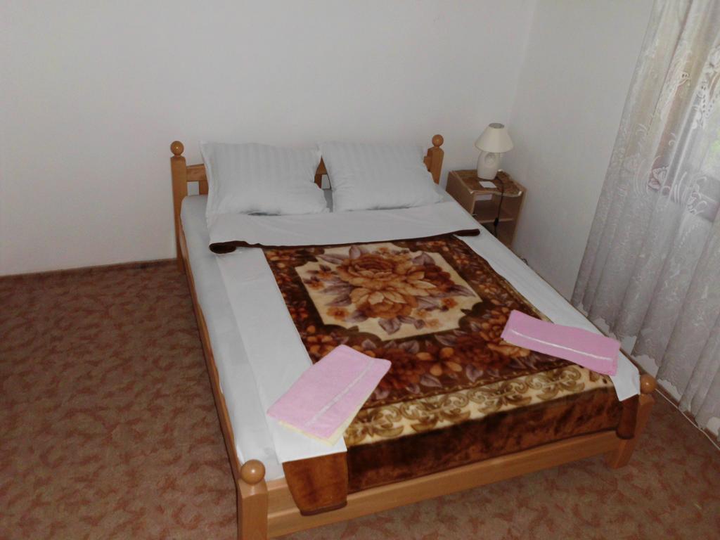 Guest House Krga Korenica Eksteriør billede